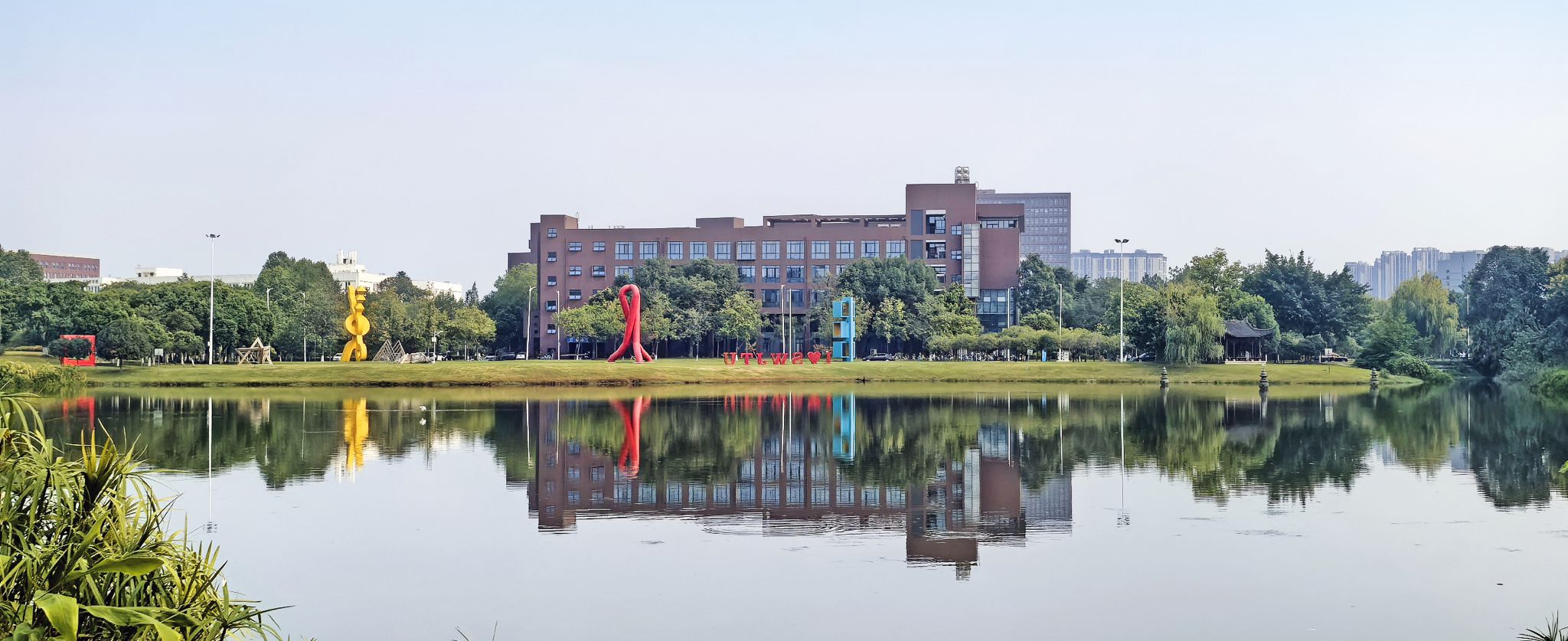 建筑策划助力“好房子、好小区、好社区、好城区”建设学术论坛在18禁
隆重召开